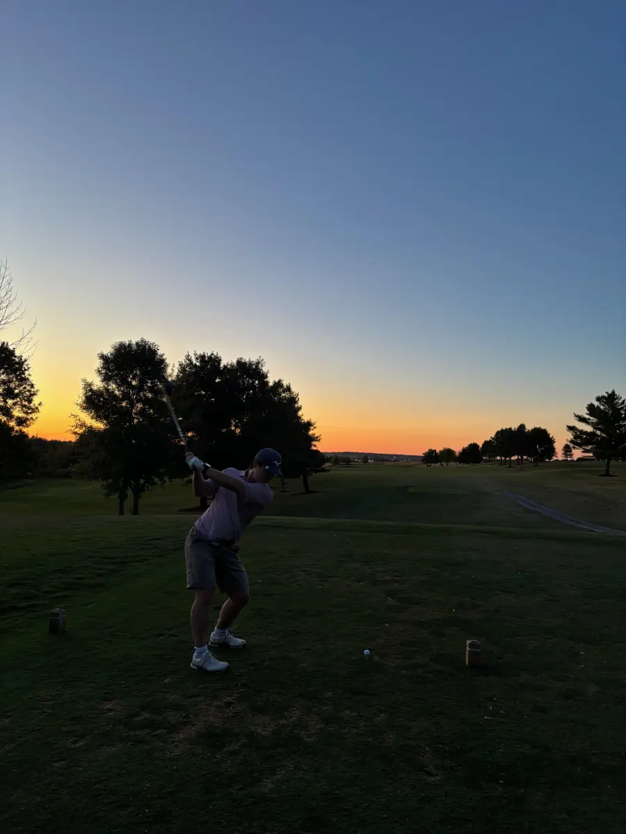 Daniel Cha golfing